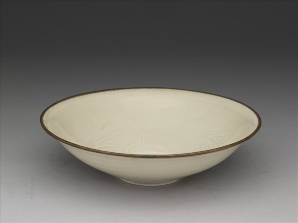 定窯 白瓷劃花蓮塘雙鳧紋碗