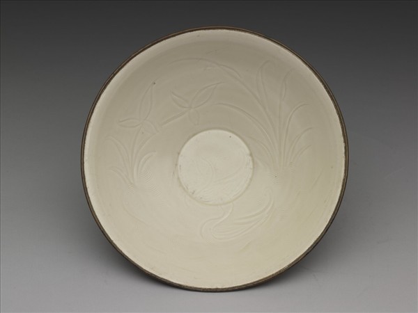 定窯 白瓷劃花蓮塘雙鳧紋碗
