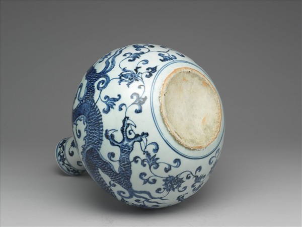 青花穿蓮龍紋天球瓶