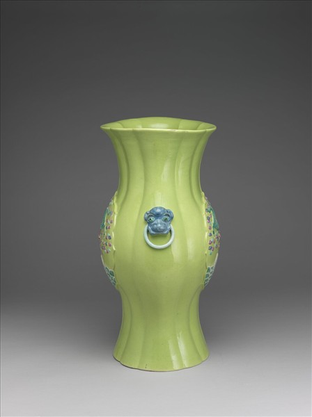 綠地魚龍圖花式瓶