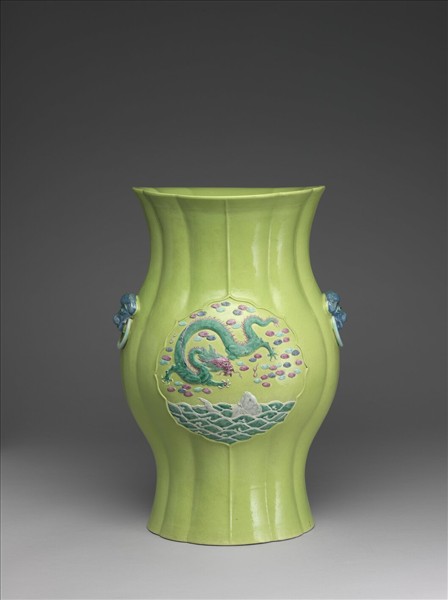 綠地魚龍圖花式瓶