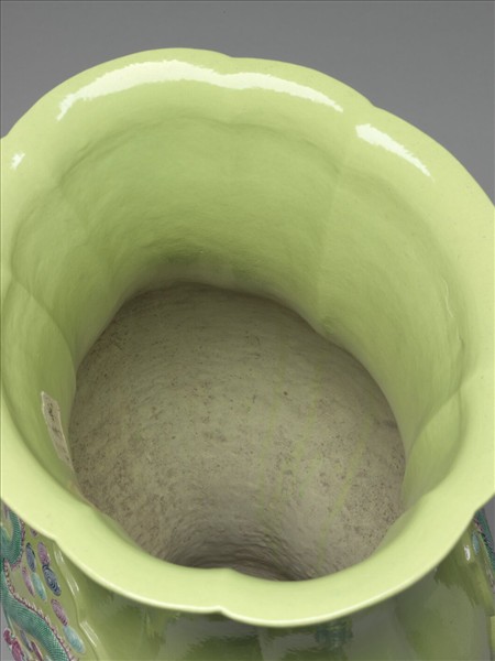 綠地魚龍圖花式瓶