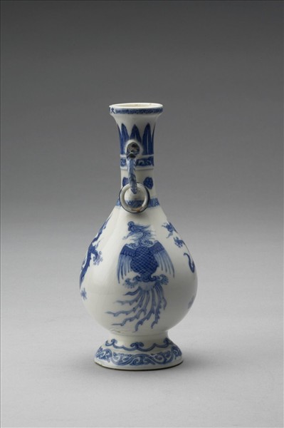 青花龍鳳紋獸耳環瓶