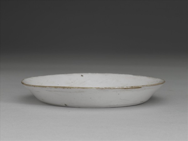 定窯 白瓷劃花蓮花紋碟