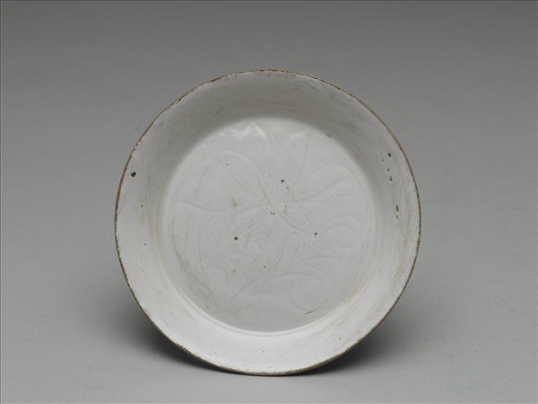 定窯 白瓷劃花蓮花紋碟