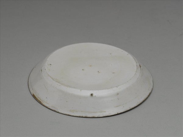 定窯 白瓷劃花蓮花紋碟