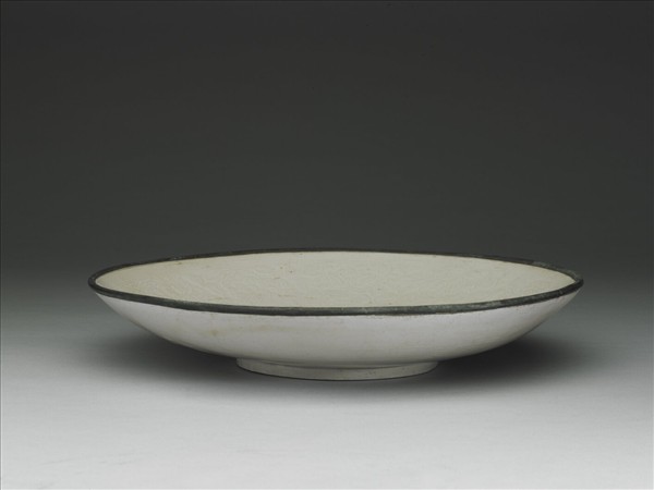 定窯 白瓷印花牡丹蓮花紋盤