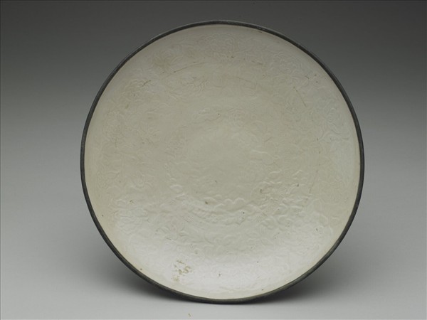 定窯 白瓷印花牡丹蓮花紋盤