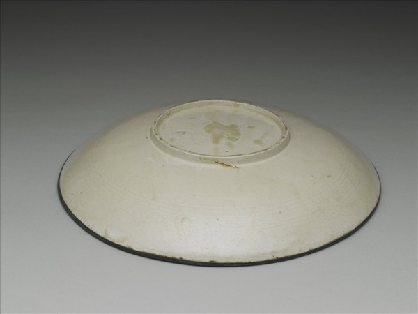 定窯 白瓷印花牡丹蓮花紋盤