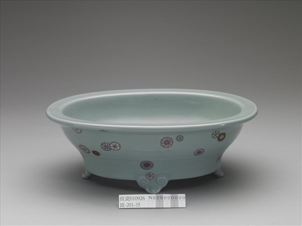 粉彩天青地皮球花紋水仙盆