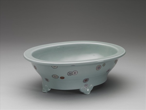 粉彩天青地皮球花紋水仙盆