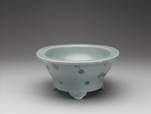 粉彩天青地皮球花紋水仙盆