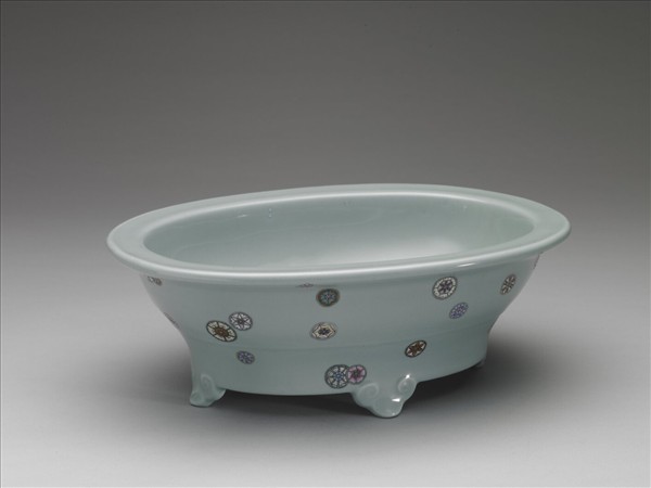 粉彩天青地皮球花紋水仙盆