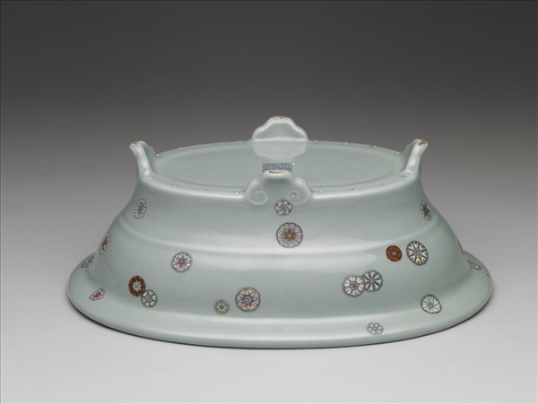 粉彩天青地皮球花紋水仙盆