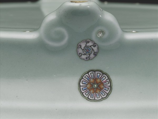 粉彩天青地皮球花紋水仙盆