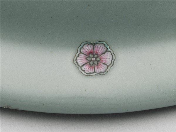 粉彩天青地皮球花紋水仙盆