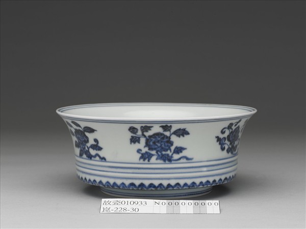 青花四季花卉紋碗