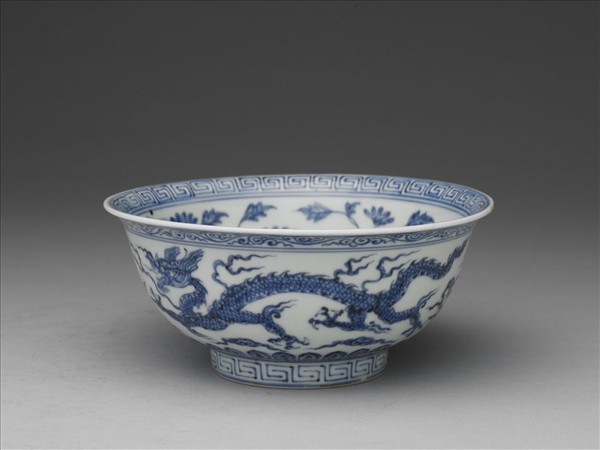 青花雲龍紋碗