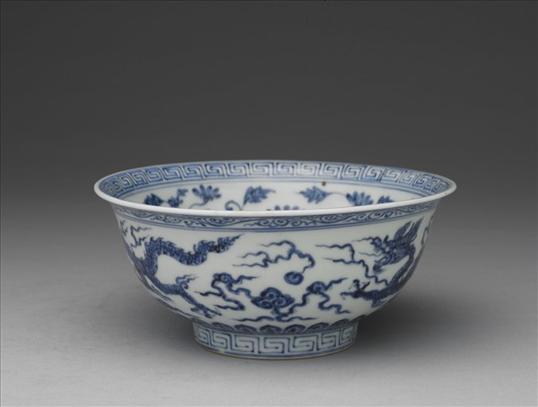青花雲龍紋碗