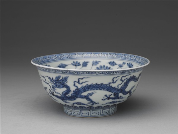 青花雲龍紋碗