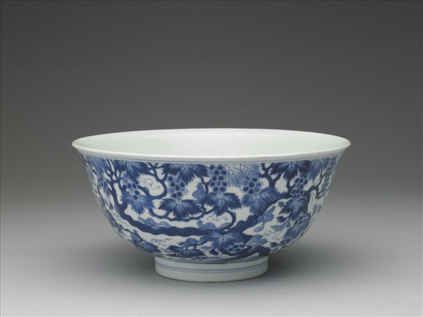 青花松鼠葡萄紋碗