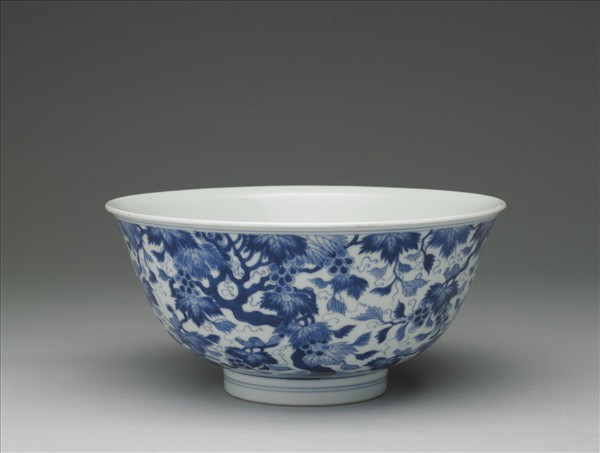 青花松鼠葡萄紋碗