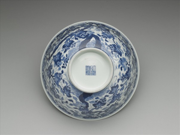 青花松鼠葡萄紋碗