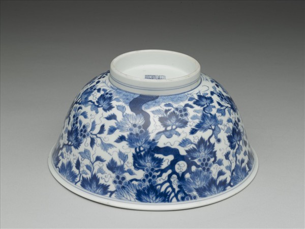 青花松鼠葡萄紋碗