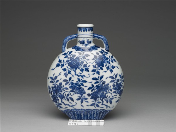 青花花果弓耳扁壺