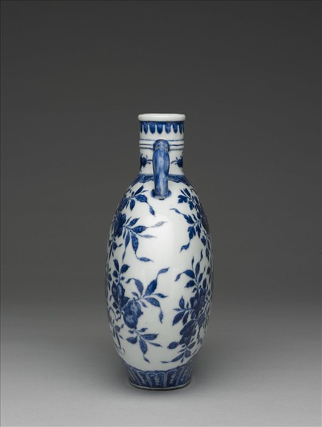 青花花果弓耳扁壺