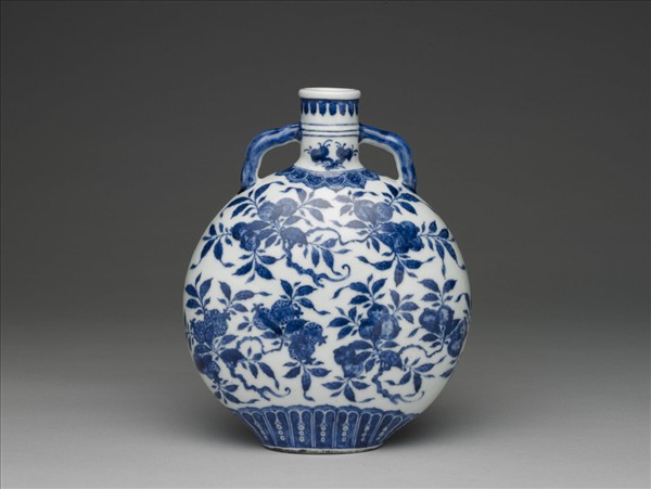 青花花果弓耳扁壺