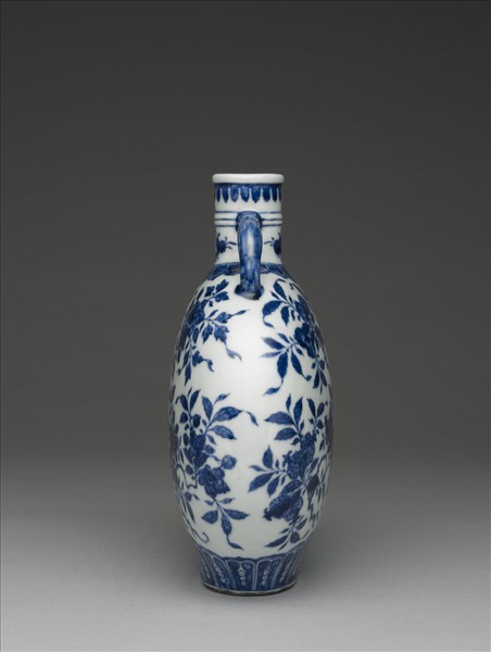 青花花果弓耳扁壺