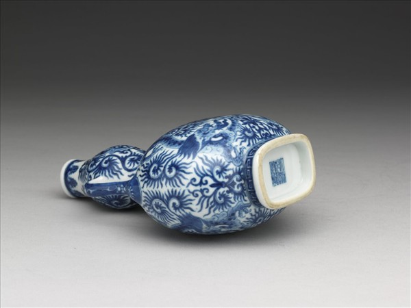 青花雲龍紋葫蘆雙耳扁瓶