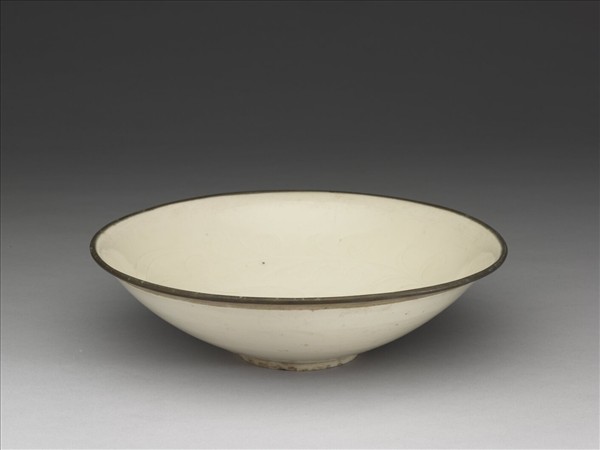 定窯 白瓷劃花蓮花紋碗