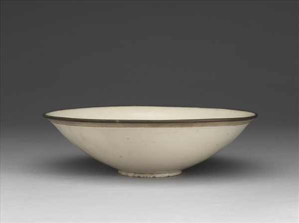 定窯 白瓷劃花蓮花紋碗