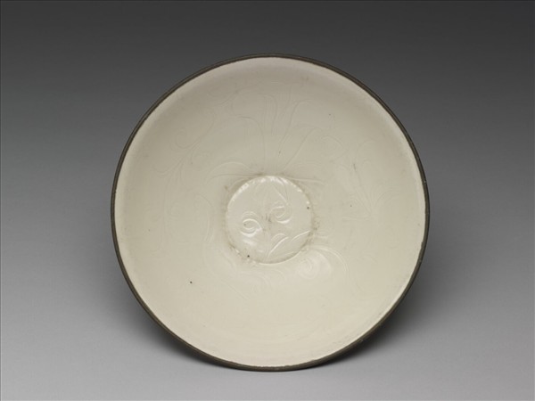 定窯 白瓷劃花蓮花紋碗