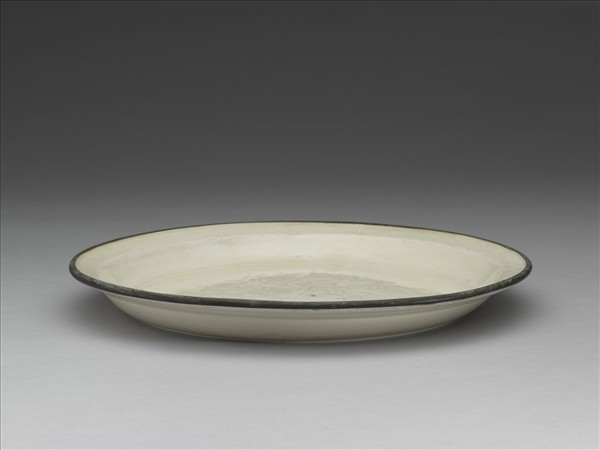 定窯 白瓷劃花牡丹紋盤