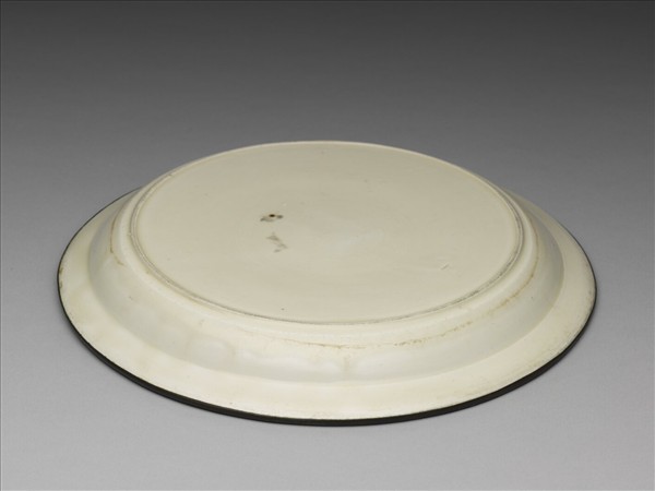 定窯 白瓷劃花牡丹紋盤