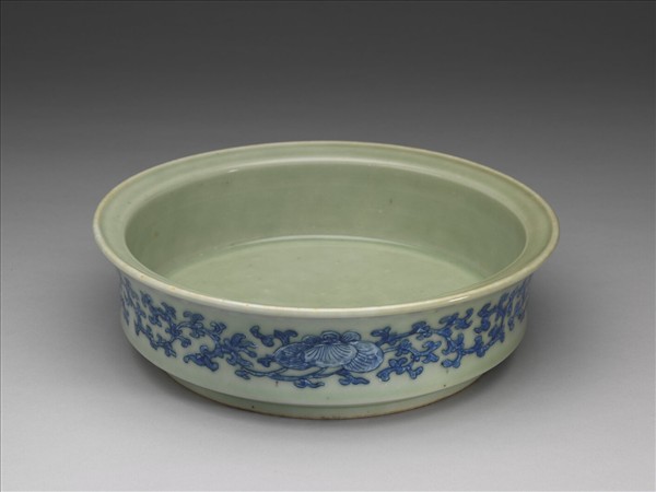 青瓷青花纏枝花卉紋盆