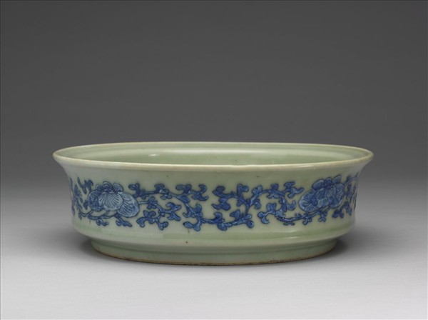 青瓷青花纏枝花卉紋盆