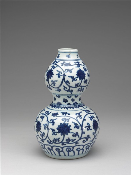 青花纏枝番蓮紋葫蘆瓶