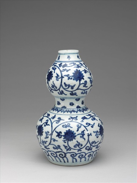 青花纏枝番蓮紋葫蘆瓶