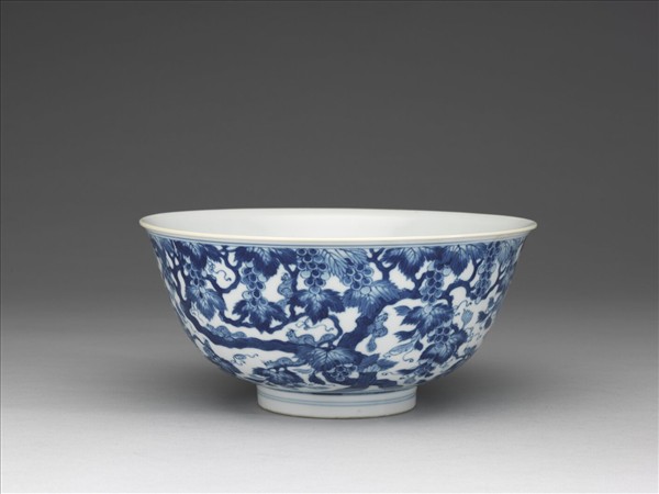 青花松鼠葡萄紋碗