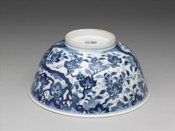 青花松鼠葡萄紋碗