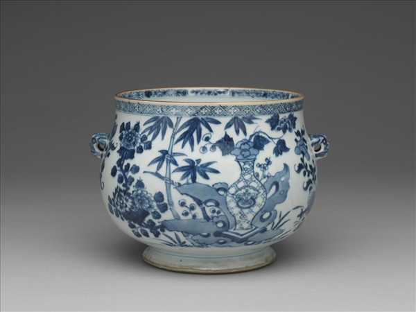 青花博古花卉獸耳爐