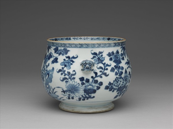 青花博古花卉獸耳爐