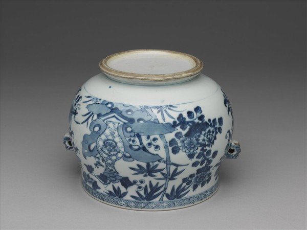 青花博古花卉獸耳爐