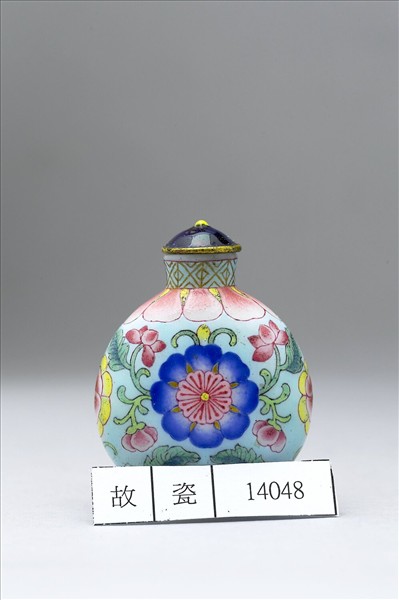 玻璃胎畫琺瑯天藍地花卉紋鼻煙壺