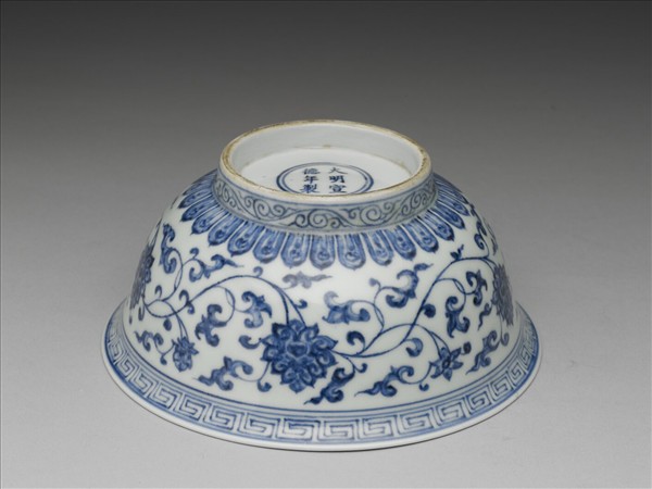 青花四季花卉紋碗