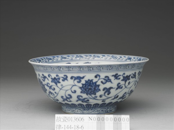 青花四季花卉紋碗